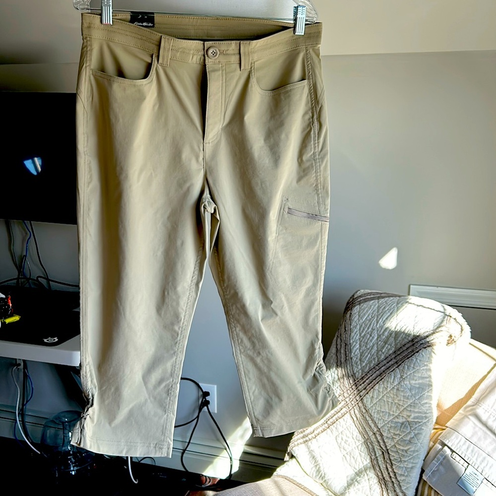 Eddie Bauer size 12 beige color casual capri pants never worn new